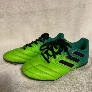 Adidas boys 12k soccer shoes